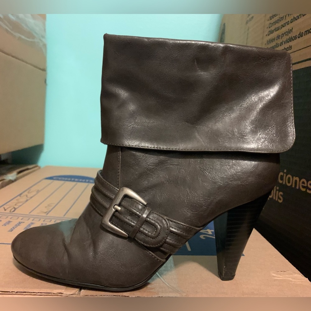 Valencia Fold Over Ankle Boots with Heel, Cuffed, size 8.5